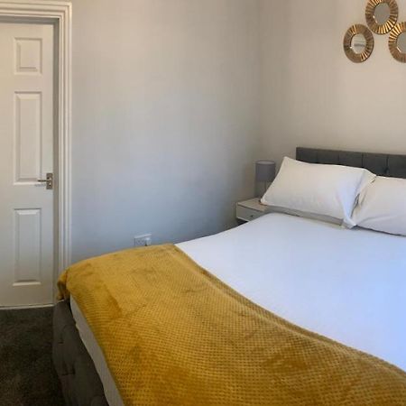 Gateshead Serviced Apartment Ideal For Contractors And Vacationing Exterior photo
