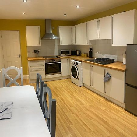 Gateshead Serviced Apartment Ideal For Contractors And Vacationing Exterior photo